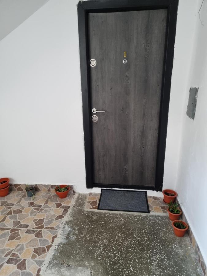 Anto1 Apartment Кълъраш Екстериор снимка